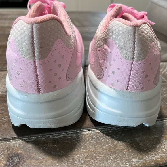 Fila Pink Athletic‎ Sneakers - Picture 2 of 11